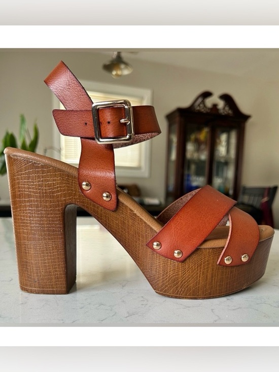 Limelight Shoes - Like New Limelight Women’s Platform Sandal